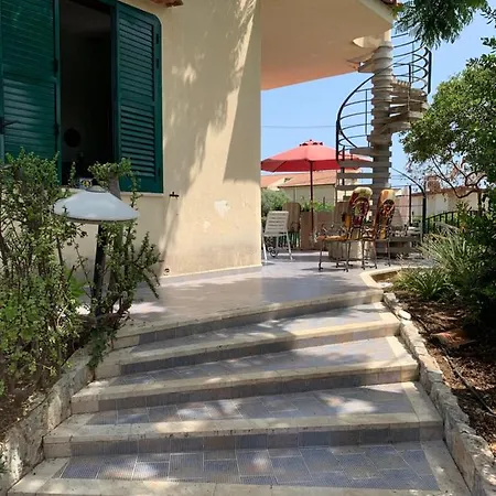 Villa Playa Grande Villa *